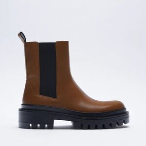 NWT. Zara Flat Leather Ankle Boots. Size 9.